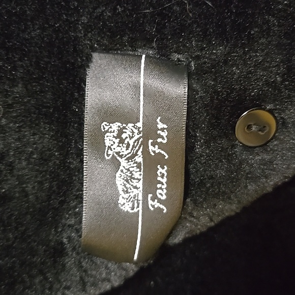 DASH BLACK FAUX FUR LINED VEST W FAUX FUR COLLAR. BY KARDASHIAN BAG 27 - Picture 5 of 5